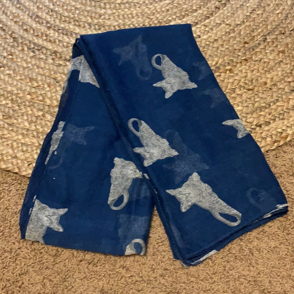 Gorgeous cat scarf